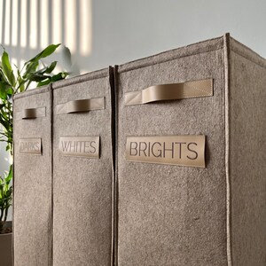 Set van drie mandjes met labels. Wasruimte