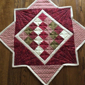 Quilted country look table topper