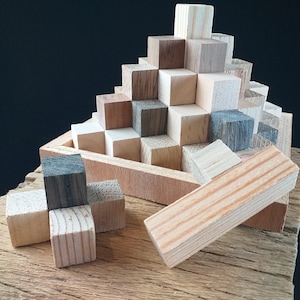 Knobelspiel | Mittlere Pyramide | Holzspiel | kleine Geschenke für Ostern |  Holzpuzzle | Rätsel Erwachsene | Legespiel Logikspiel BohoStil