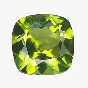 NATURAL PERIDOT _ 1.745Cts & 7.0x7.0x4.5 mm _ Green Natural Peridot Cushion Shape Loose Gemstones / Peridot ring / Peridot Jewelry / Pendent