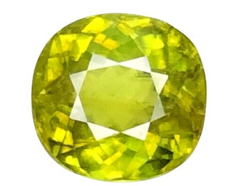 【天然スフェーン】4mm スフェーン 2.47 CT 本物の希少な黄緑色の非加熱 100% 天然スフェーン