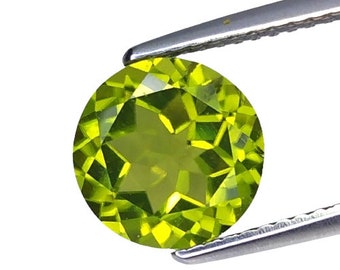 3.04 CTS Green natural peridot round shape loose gemstones " see video "