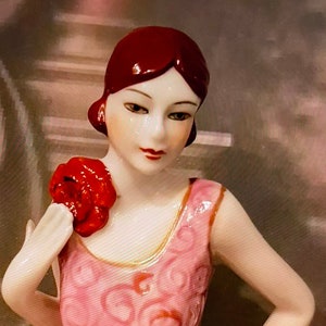 Vintage Art Deco 1920&#39;s Pretty Young &quot;Flapper&quot; Lady ~ Half Pin Cushion Doll