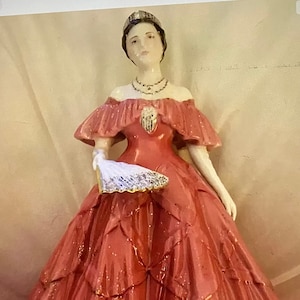 Vintage Royal Worcester - A tribute to Her Gracious Majesty Queen Elizabeth, The Queen Mother - Limited Edition