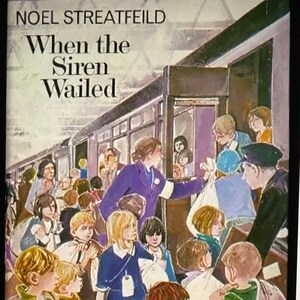 Vintage When the Siren Wailed - Noel Streatfield - 1974