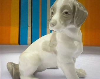 Vintage Nao By Lladro Beagle Dog Sitting Figure - 1977 Retired - Mint Condition