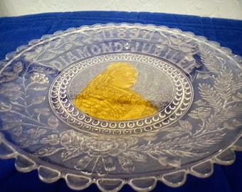 Antik drottning Victoria - pressat glas - brödfat för att fira hennes diamantjubileum 1897