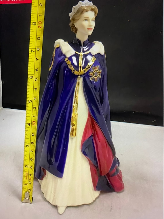 エリザベス女王 ウエディング コールポート フィギュリン ドール 置物
