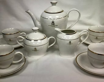 Royal Doulton The Queens Golden Jubilee 11 Piece Tea/Coffee Set