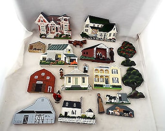 Amish Wooden Painted Shelf Sitters - Sheila's Collectables
