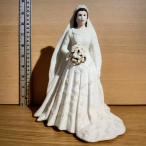 Royal Worcester Her Majesty Queen Elizabeth II Celebration of Diamond Wedding