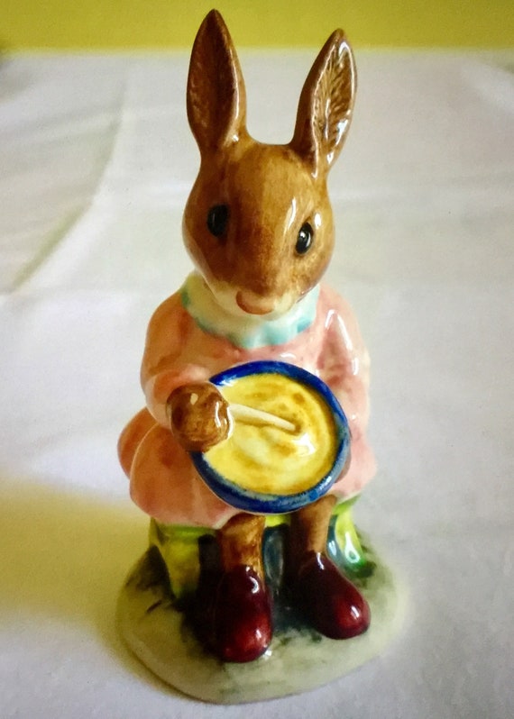 Royal Doulton Buntie Helping Mother Bunnykins DB 2 - 1972