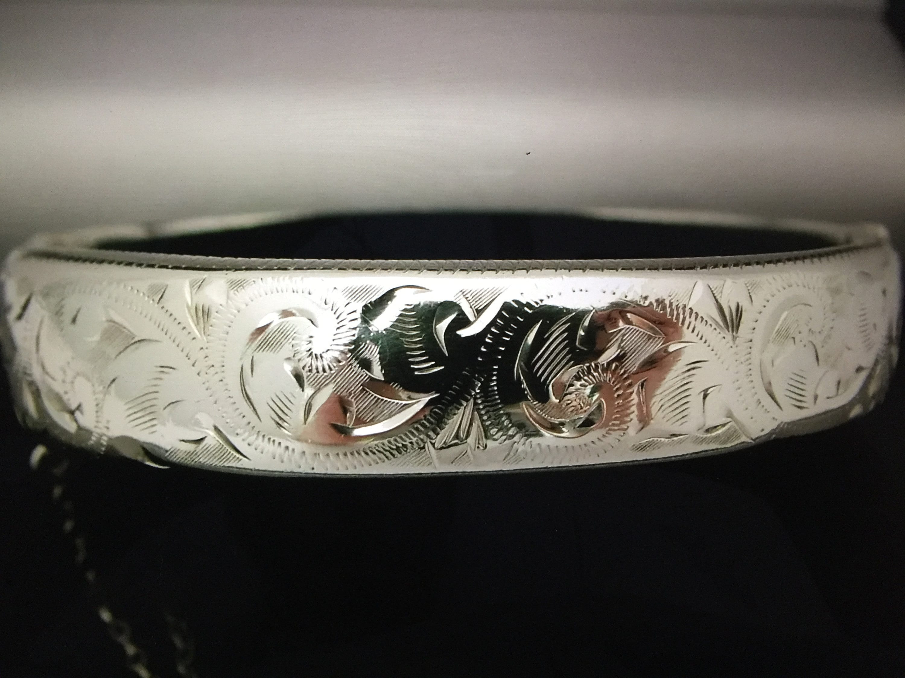 Vintage silver hinged bangle deals