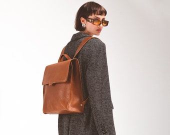 Full-Grain Italian Leather Laptop Backpack: Padded Laptop Pocket, Waterproof Lining, Magnetic Closure | Fits 14" MacBook