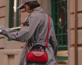 Low Power Mode Crossbody Bag for AirPods Max 2: Italian Leather, Magnet Closure