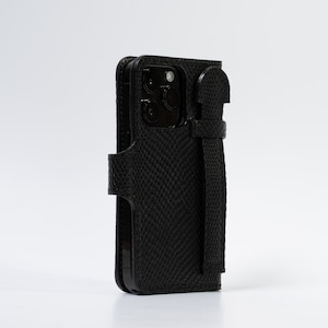 Funda Folio Callet compatible con MagSafe con agarre para iPhone 16, iPhone 15 y iPhone 14 / Cuero curtido vegetal italiano de primera calidad