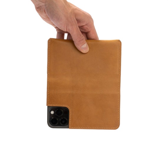 Geometric Goods “The Minimalist” Leather AirTag wallet review - Never leave  home without it - The Gadgeteer