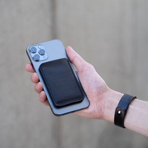 Italian Leather MagSafe Wallet: Minimalist Design, Full-grain, Holds 2–3 Cards | iPhone Series 16 15 14 13 12 Compatible