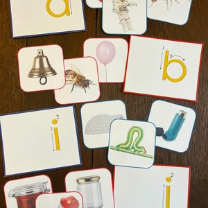 Suoni iniziali Cartoline illustrate con lettere "carta vetrata".