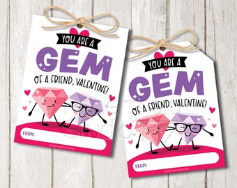 Könnte beinhalten: Zwei Cartoon-Edelsteinfiguren, eine rosa und eine violette, halten sich an den Händen und lächeln. Der Text lautet "You are a GEM of a friend, Valentine!" mit einem Platz zum Eintragen eines Namens darunter.