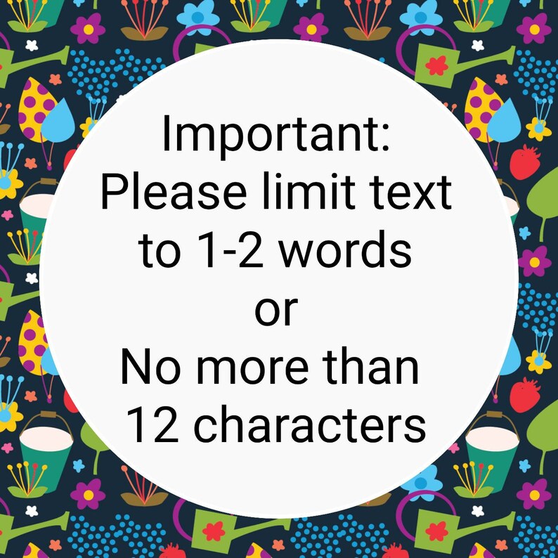 Puede incluir: Un c&iacute;rculo blanco con texto negro sobre un fondo azul oscuro con un patr&oacute;n floral colorido. El texto dice: "Importante: Por favor, limita el texto a 1-2 palabras o no m&aacute;s de 12 caracteres."