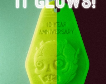 10 year anniversary member keychain (Glow in the dark)