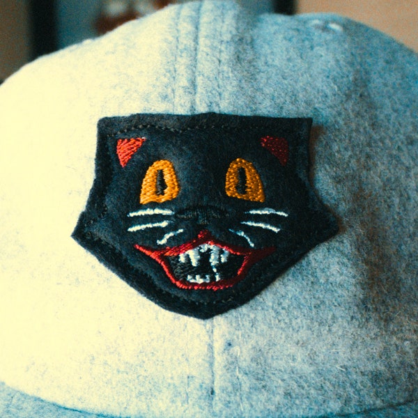 Wolle Retro Katzenmütze (schwarz) / handgeschnittene Mütze