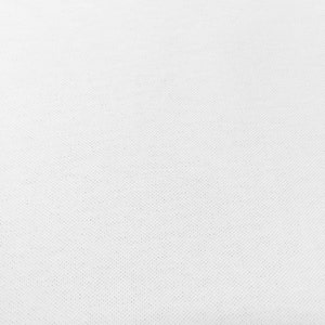K&ouml;nnte beinhalten: Wei&szlig;er Canvas-Stoff mit einem dezenten, strukturierten Muster.