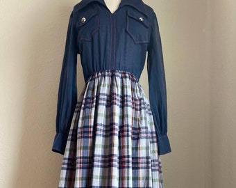 1970er Jahre Kariertes Maxi Kleid, Marine Blau Voile Baumwolle Prärie Kleid