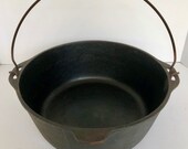 Cast Iron 10 Unmarked Dutch Oven With Heat Ring, Made before 1960