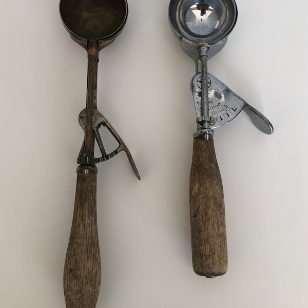 Gilcrest,s 31 circa 1914, Hamelton Beach circa 1930,  Ice Cream Scoops, Soda Fountain Disher,