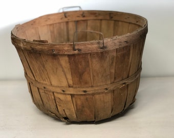 Vintage 1/2 bushel split slat wood basket