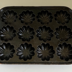 Cast Iron Scalloped Muffin Pan – Wake Robbin, Consign or Sell