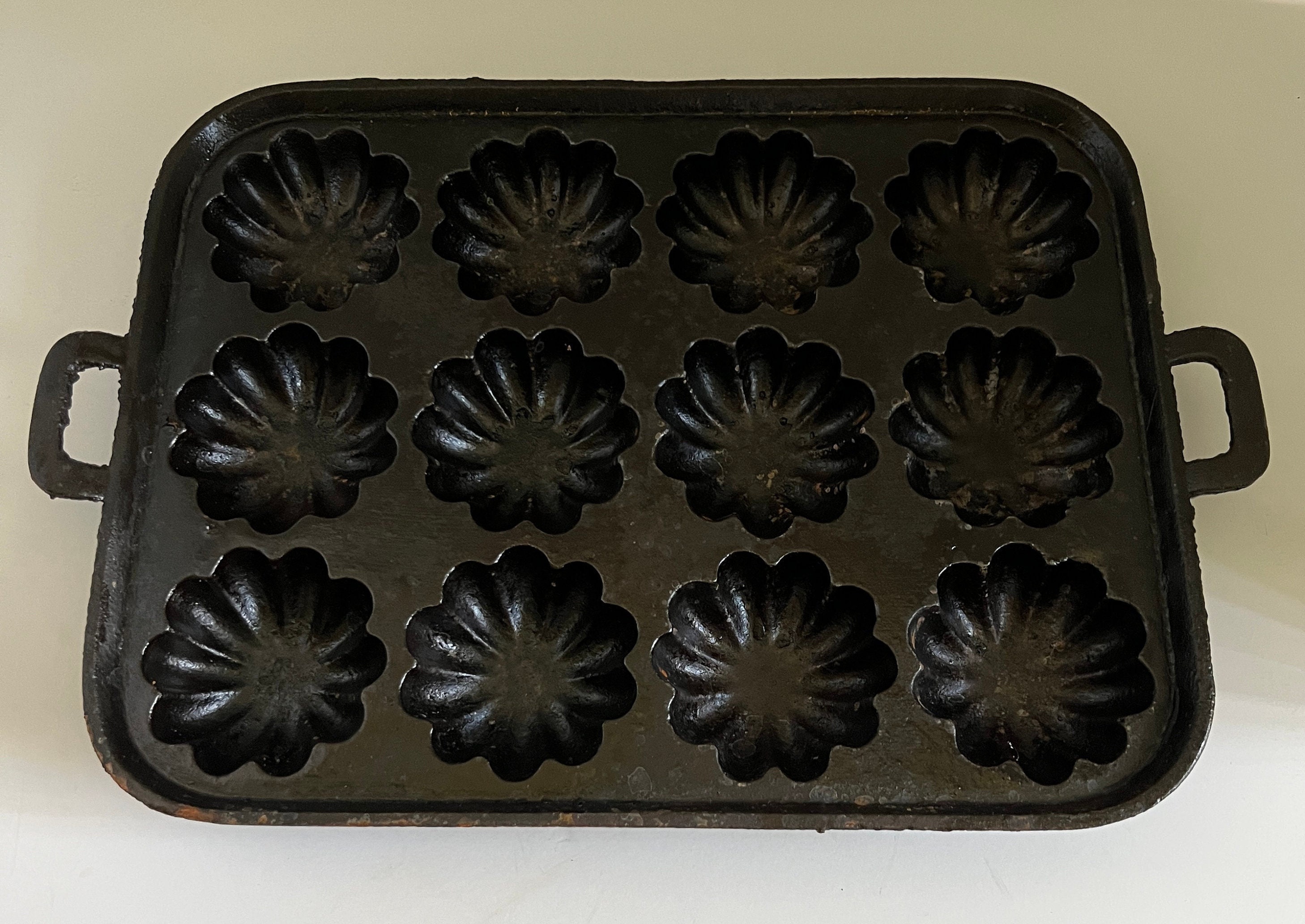 A recent restoration - unmarked Lodge 12-cup turk's cap muffin pan