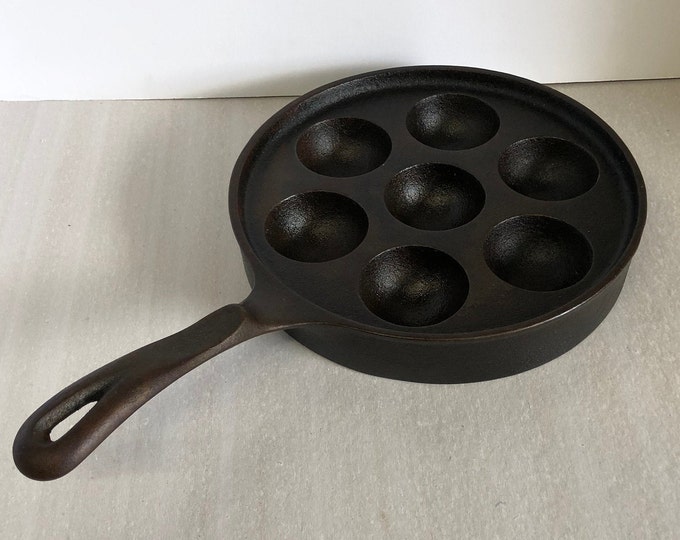 Cast Iron Danish Cake Pan, Antique, Circa 1900s, Cast Iron, Gem Pan