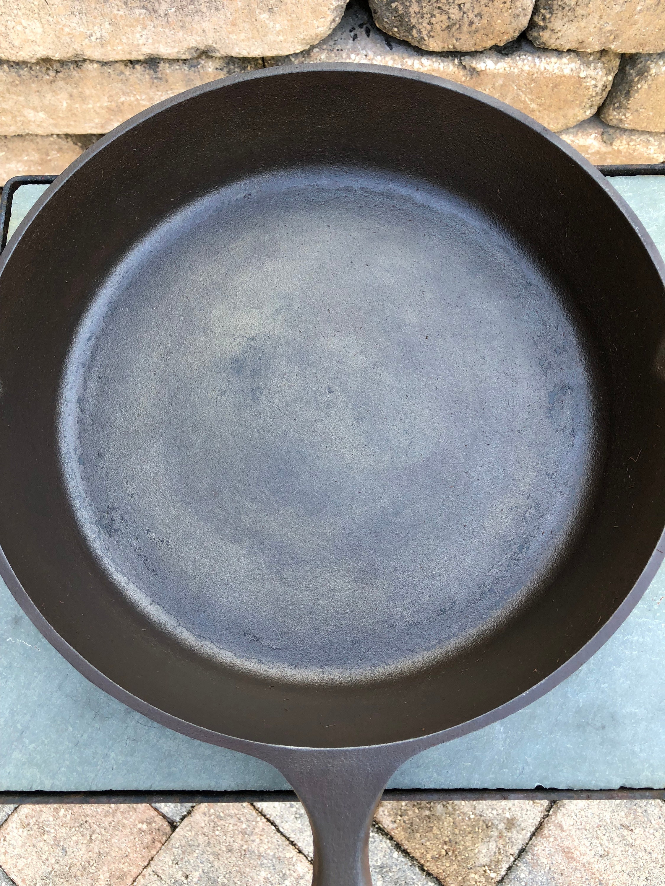 Lodge 10 cast iron skillet deals