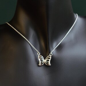 Collar de mariposa de plata de ley, Engaste de collar de mariposa de plata con diamante CZ chapado en rodio pulido, Gargantilla de mariposa delicada