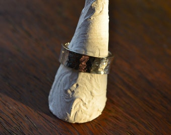 Anello pesante in argento sterling martellato: taglia 9