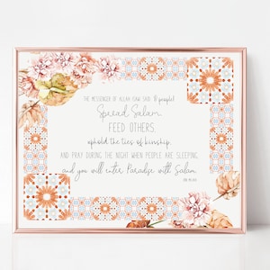 Op de afbeelding: Een printbaar wandkunstontwerp met een aquarelbloemenrand en een citaat in een decoratief lettertype. De quote luidt: "De Boodschapper van Allah (SAW) zei: O mensen! Verspreid Salam. Voed anderen. Houd de banden van verwantschap in stand. En bid in de nacht wanneer mensen slapen, en je zult het Paradijs met Salam betreden."