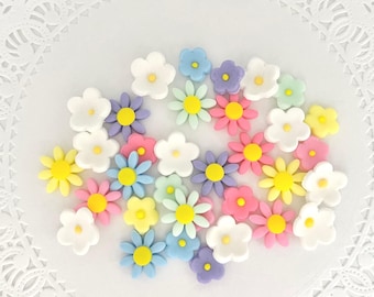 Fondant Daisies: Edible Flower Cake Topper Decorations