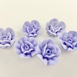 Petites roses royales en glaçage - Lavande