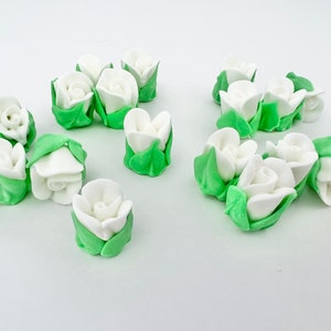 Mini White Royal Icing Rosebuds: Edible Cake Flowers (1/2 Inch)