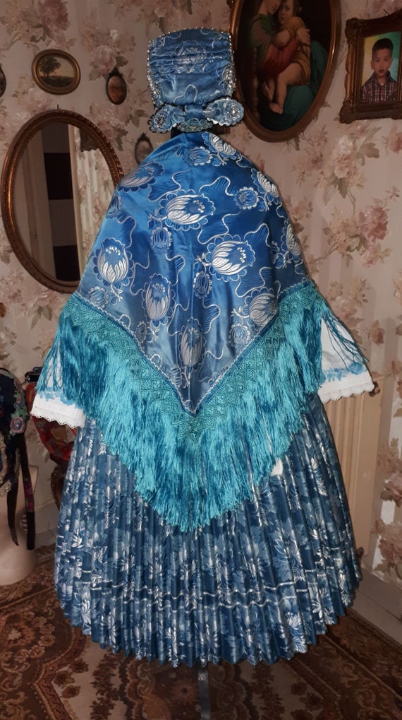Beautiful Hungarian folk costume!