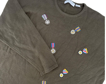 Chaus Sport Vintage L Olive Green Wool Blend Embroidered Medal Sweater Military
