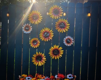 Metal Sunflower Fence Decoration: Wall & Tree Art