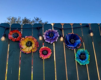 Colorful Metal Flower Wall Art: Garden Fence Decor