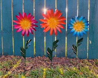 Metal Daisy Flower Garden Stake: Colorful Painted Art