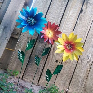 Metal flower Garden Stake, Metal garden Art, Garden Ornament, Metal Garden Decor