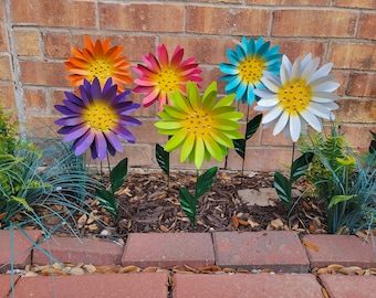 Metal Daisy Flower Garden Stake: Customizable Color, Handcrafted Art