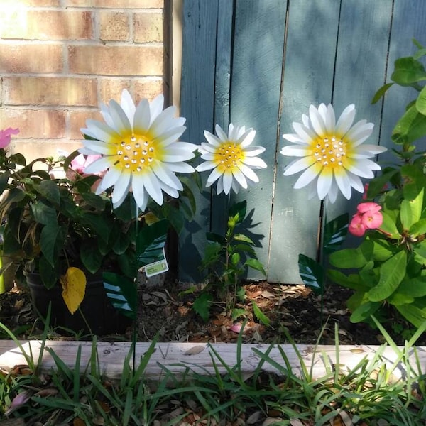 Daisy Flower Garden Stake,  Metal Daisy Garden Stake,  Metal Flower,  Metal Garden Art